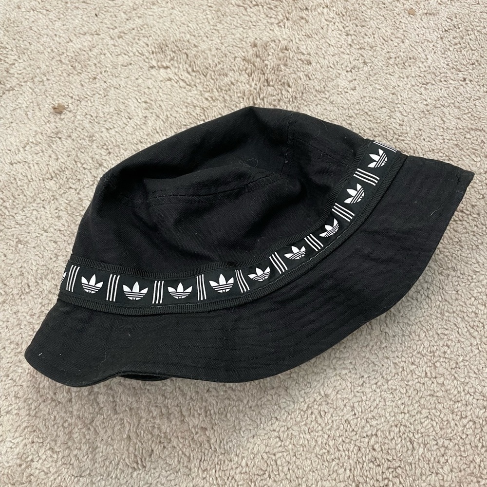 Bucket hat